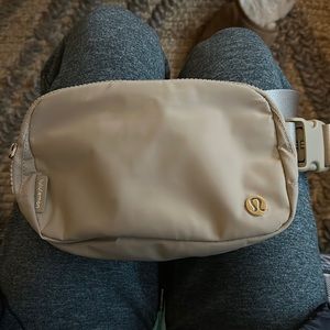 Lululemon Everywhere belt bag
